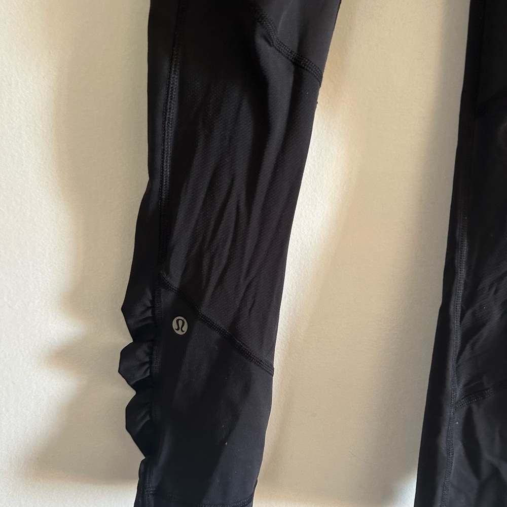 Lululemon Athletica Black Ruffle Full On Luxtreme Athletic Running Crop Leggings - Picture 7 of 9